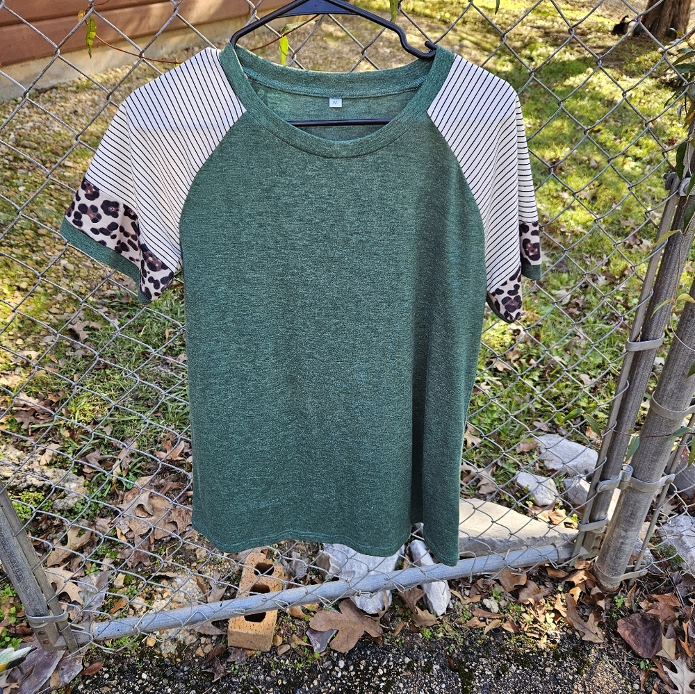 T-Shirt Top Green Medium